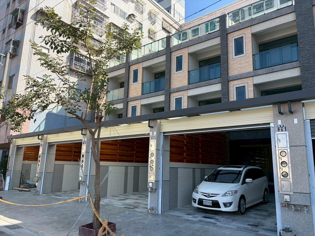 草屯文教區 全新電梯四套房別墅 草屯富春路・文教區 照片1