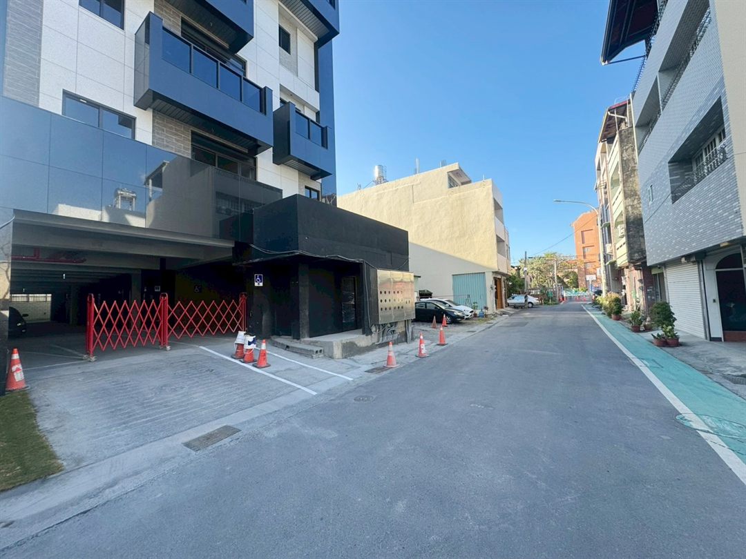 南投市公所旁 大同盛世全新精品二房 南投市大同街・南投市公所旁 照片3