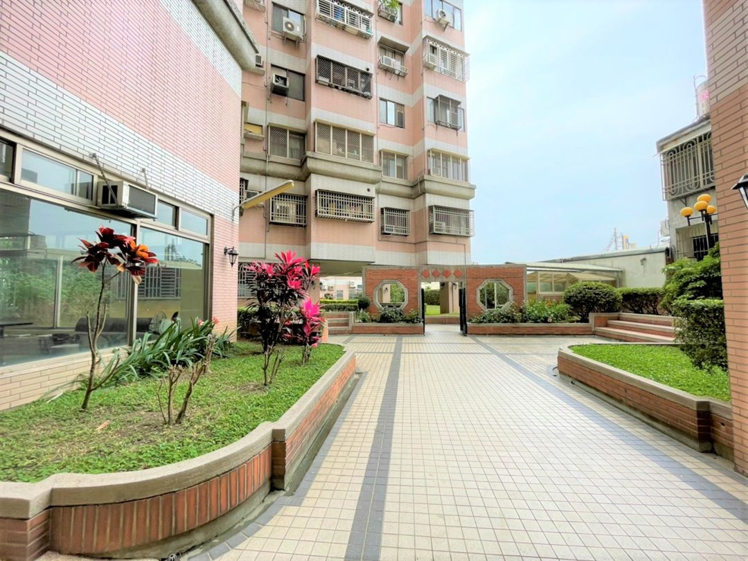 南投市平山一路 次頂樓景觀大四房＋車位
