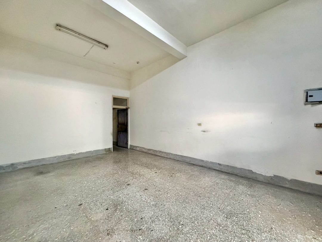 草屯市區 雙學區四房透天 草屯建興二街・市區旁 照片3