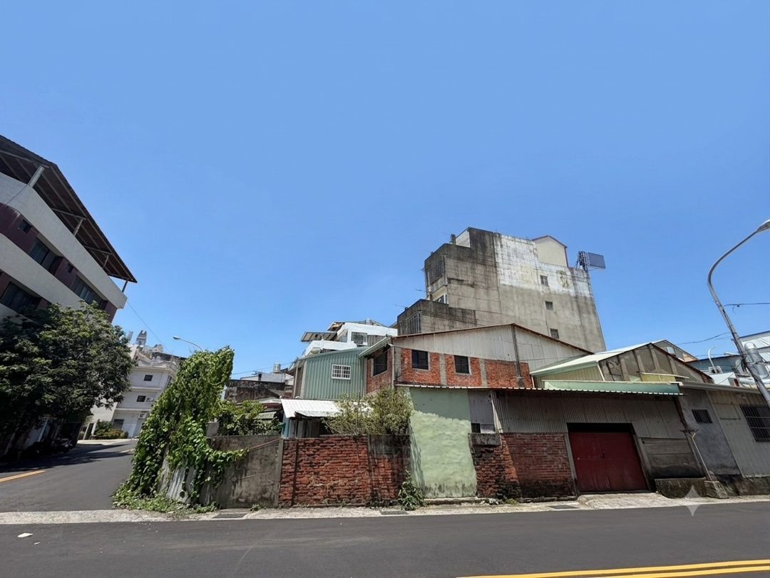 草屯中正路 81坪角地店面透天