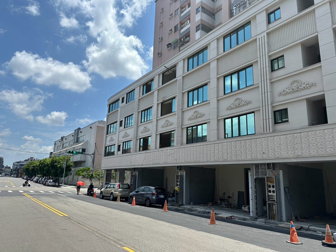 草屯國中旁 全新電梯店面＋6套房 草屯大成街・草屯國中旁 照片2