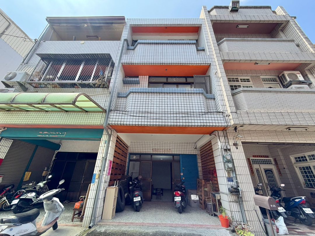 草屯草溪路 近鎮公所鄰公園四房透天 草屯草溪路・鎮公所旁 照片1
