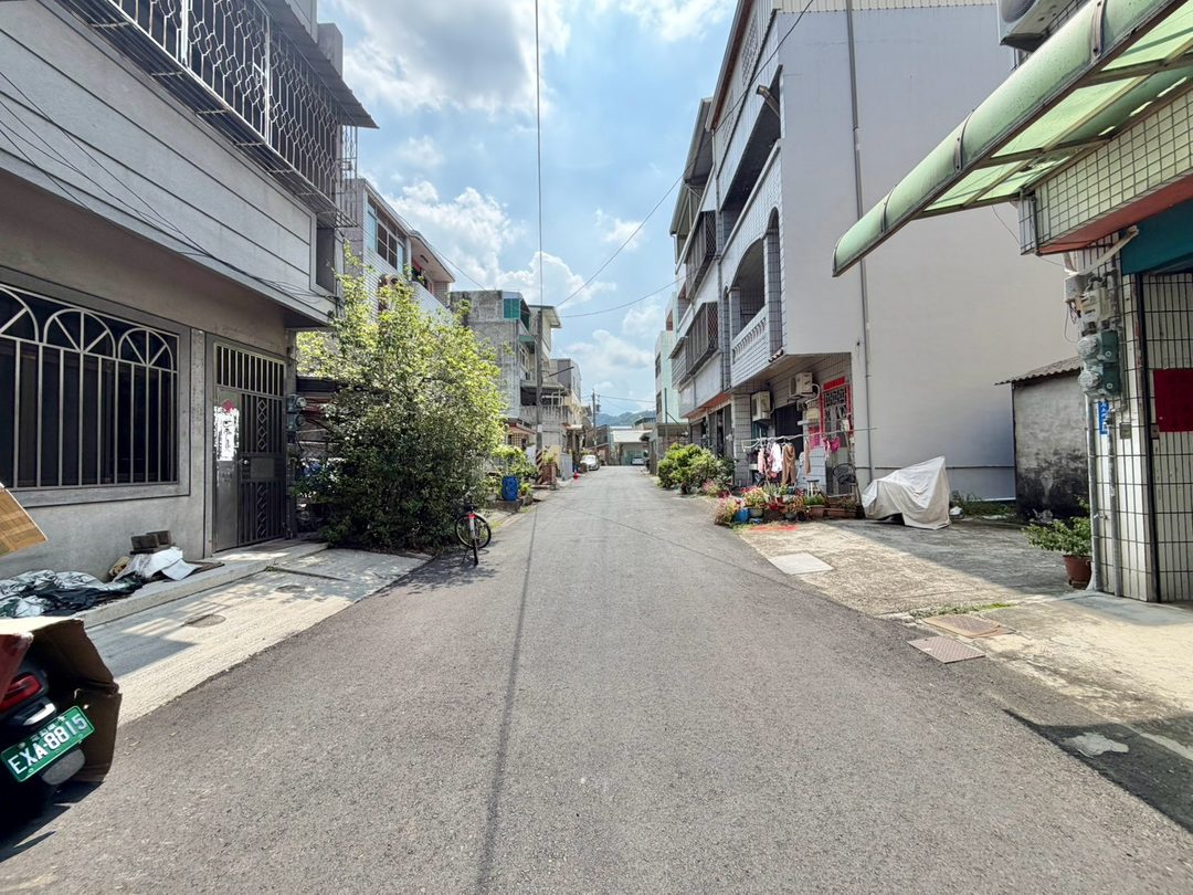 草屯草溪路 近鎮公所鄰公園四房透天 草屯草溪路・鎮公所旁 照片18