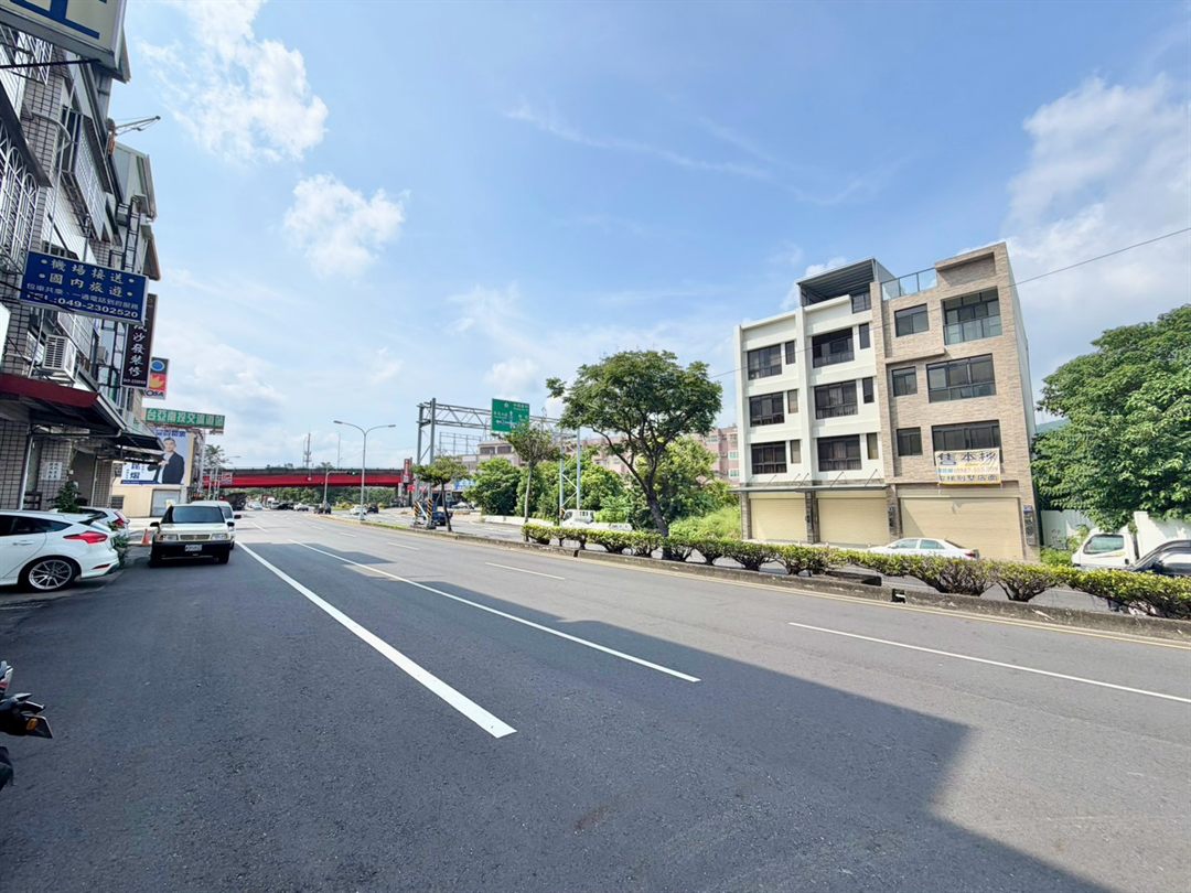 草屯碧興路 28米大路邊間店住