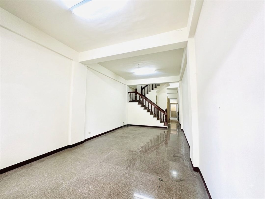 中興新村圓環旁 七大房孝親透天 南投市府西路・中興大學南投校區旁 照片2