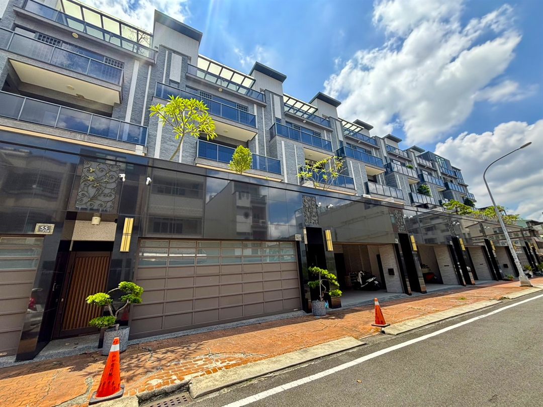 中興新村核心 輕屋齡空中花園雙車電梯豪墅