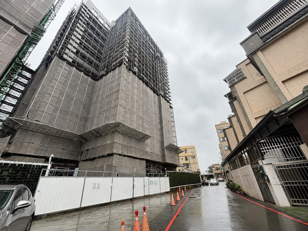 台中烏日高鐵旁 巨鼎TOWER花園三房＋平面車位 台中市烏日區學田路・高鐵台中站旁 照片2