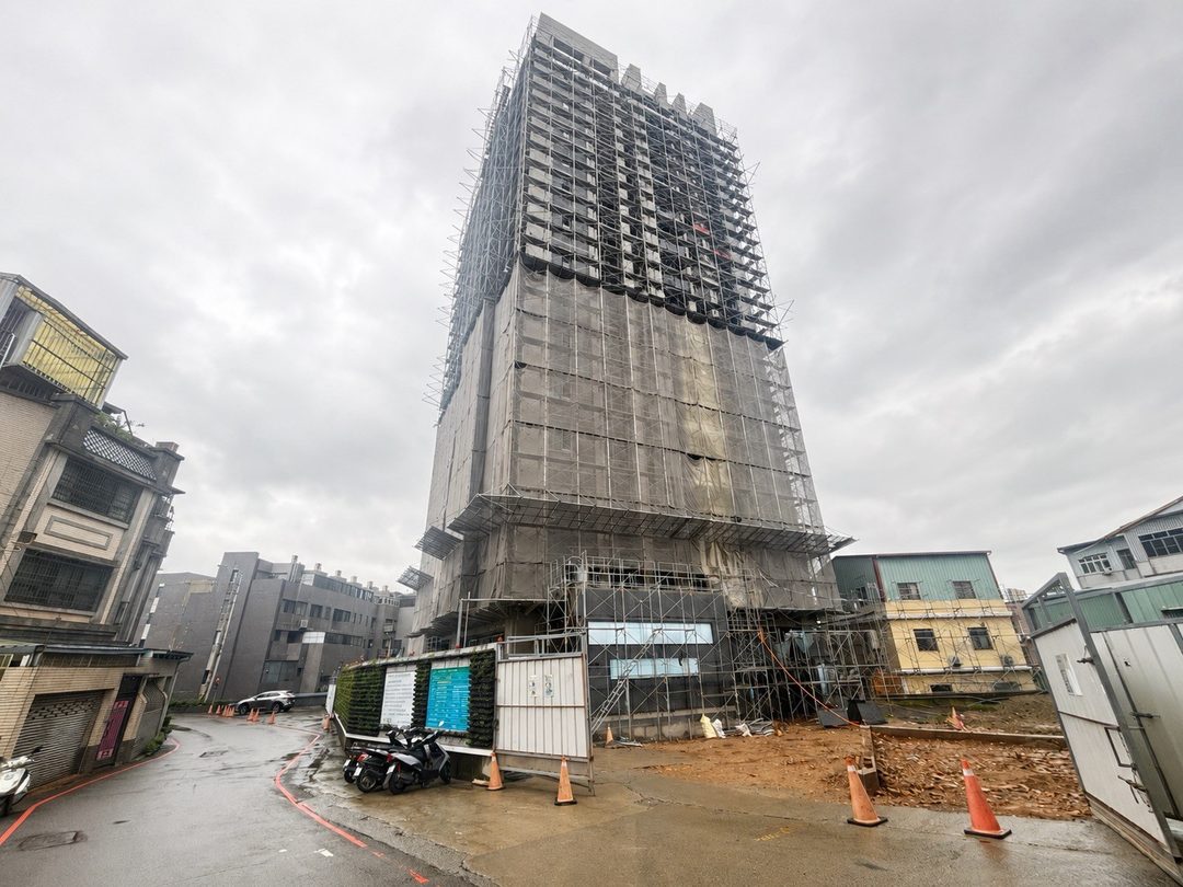 台中烏日高鐵旁 巨鼎TOWER花園三房＋平面車位 台中市烏日區學田路・高鐵台中站旁 照片3