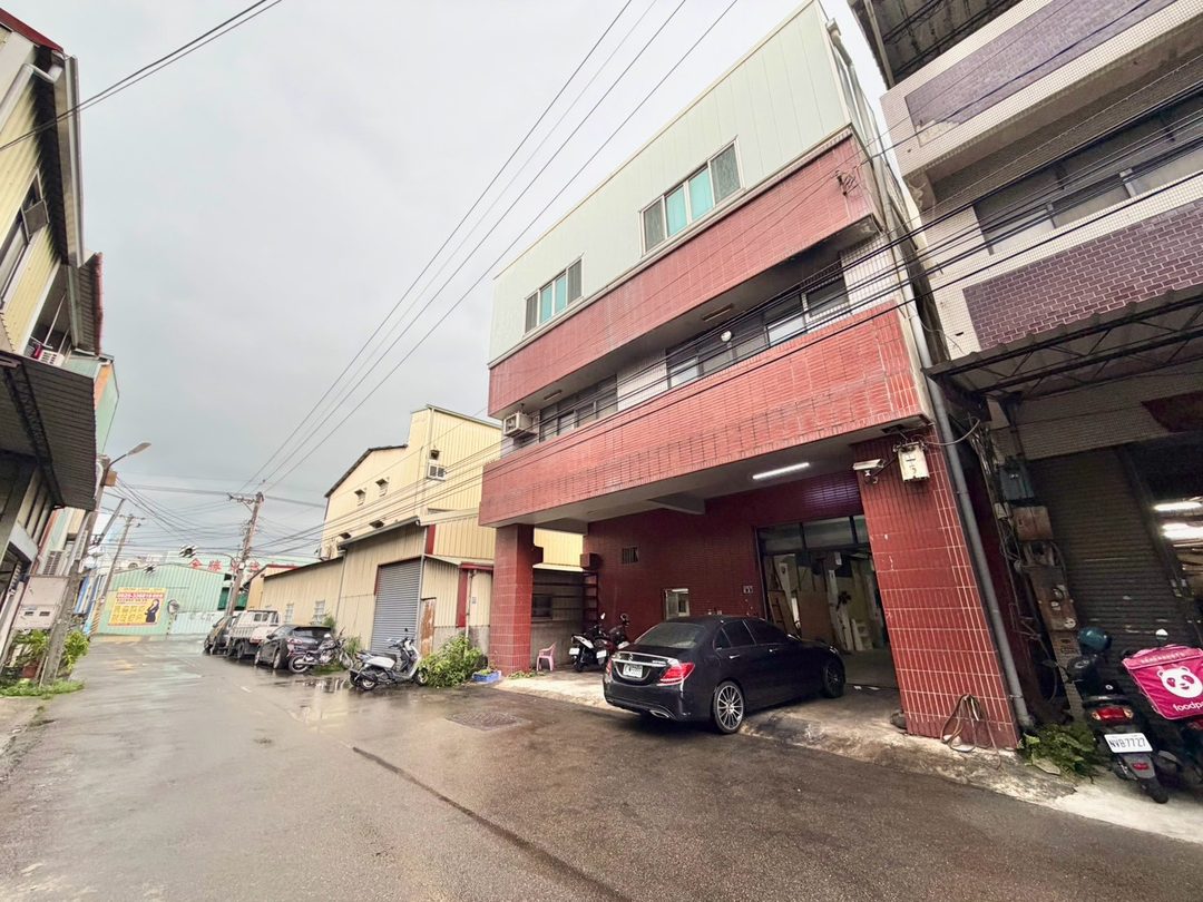 台中太平工業區 百坪大面寬乙工廠房
